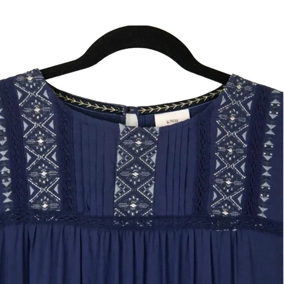 Knox Rose boho embroidered navy tunic top. Size M - Picture 2 of 5